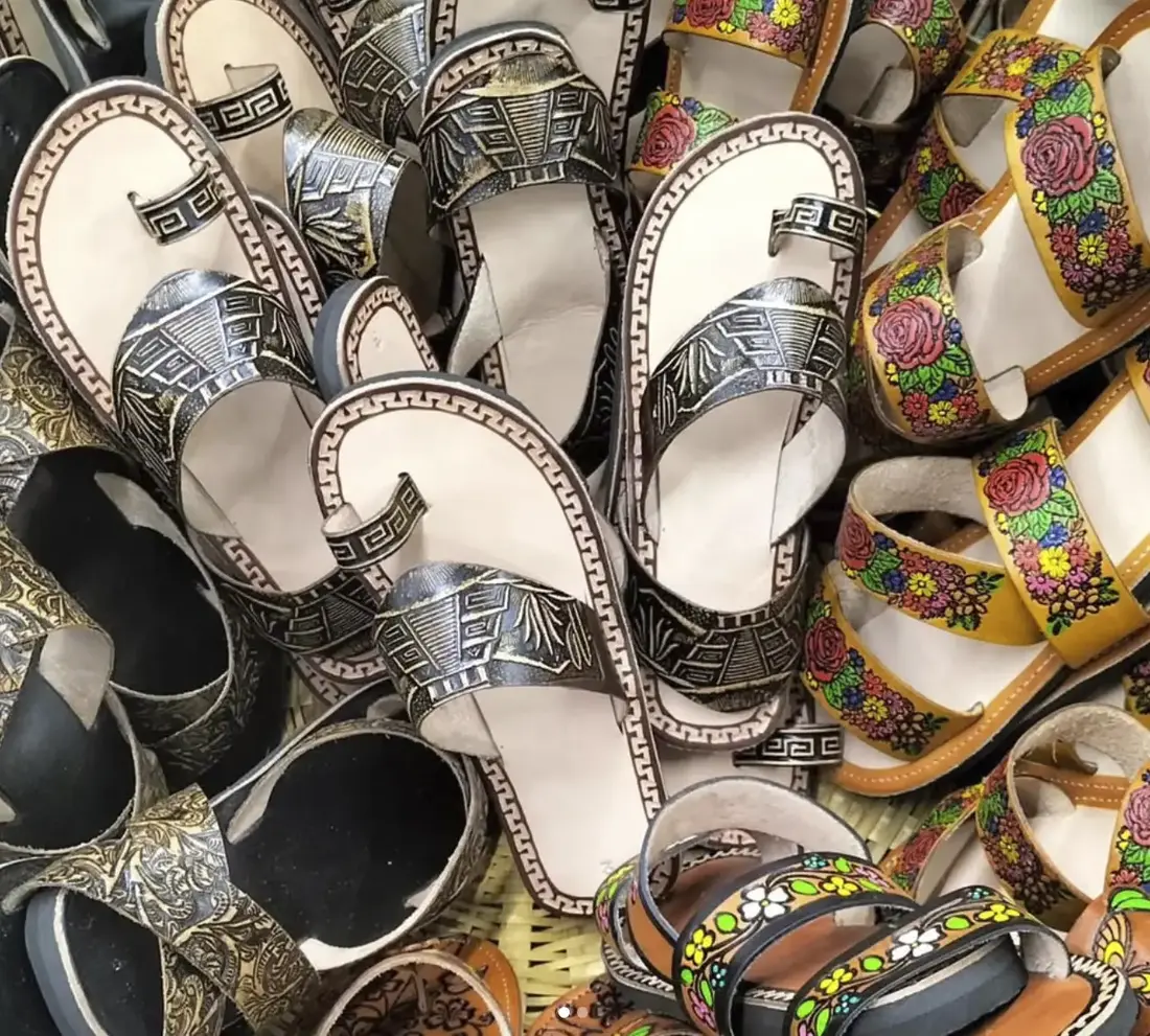 Huaraches artesanales, piel y manta